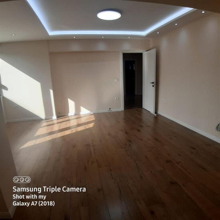 OFFICE FOR RENT 90 M2 CENTER 900 EURO