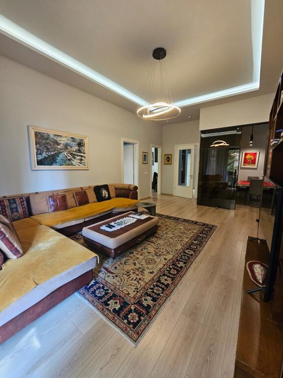 📍 SHITET APARTAMENT LUKSOZ 3+1+2 - Rruga Peti! 🏠✨