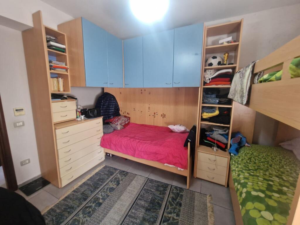 Shitet apartament 3+1+2 tualete+garazhd te mbyllur ne Fresk