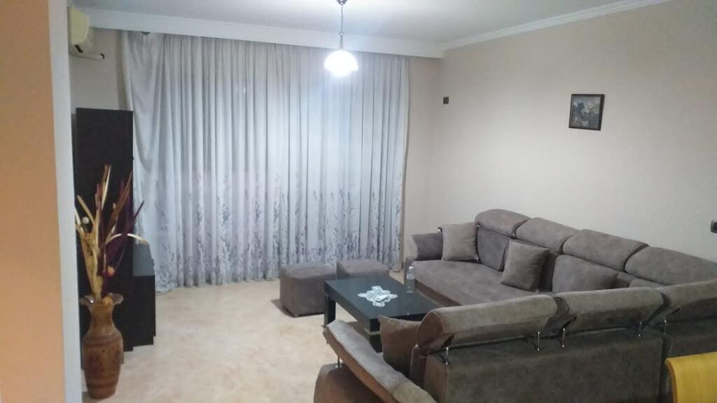 JEPET APARTAMENT ME QIRA- , BLLOK