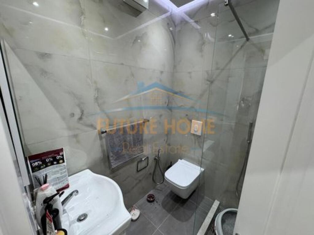 Shitet, Apartament 2+1+2, Komuna e Parisit