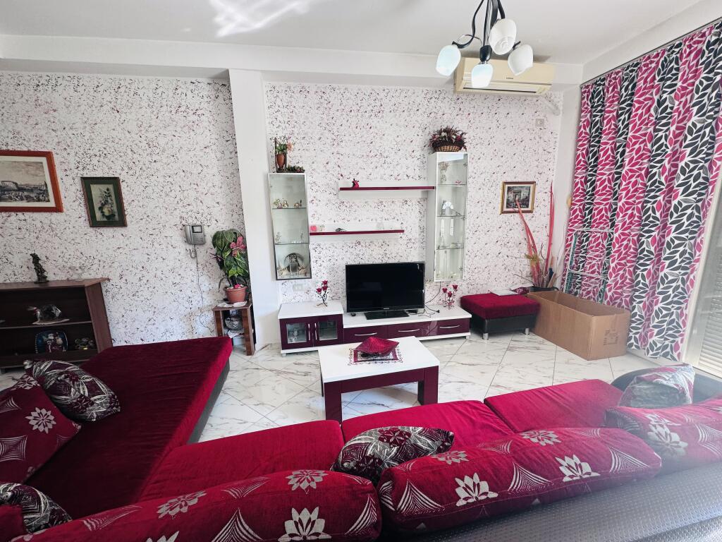 Jepet Me Qera Apartament 1+1+1 Ballkon