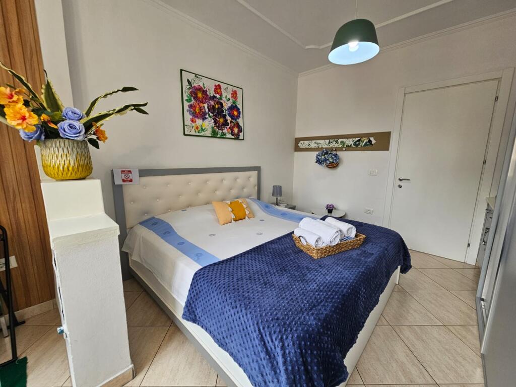 Stacioni i Trenit,jepet me qira apartament 1+1! 600 Euro