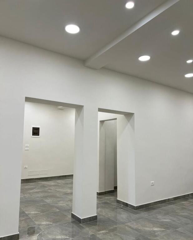 Zyre per qira Rruga e Durresit