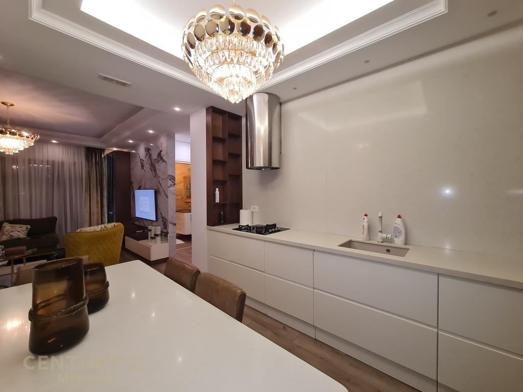 APARTAMENT 2+1+GARAZH PER SHITJE 280,000 €