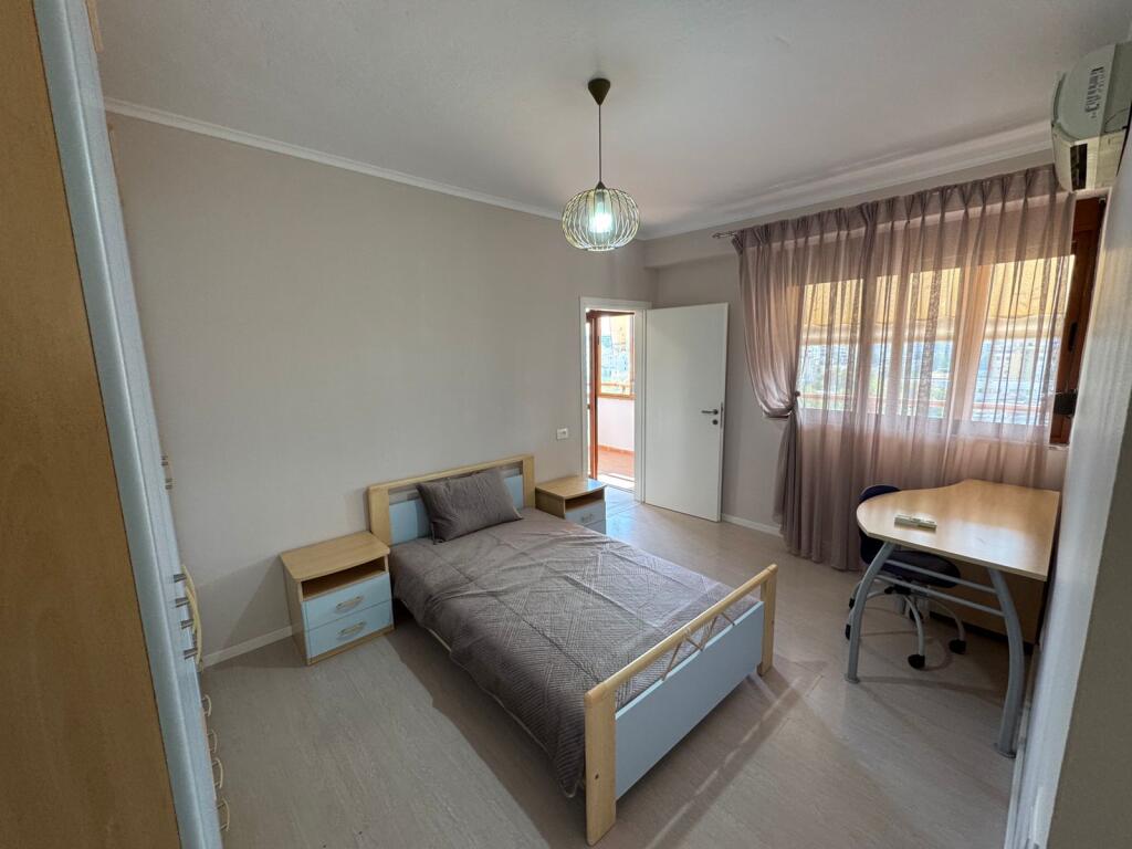 Qira , Apartament modern 3+1, Ish Ekspozita!