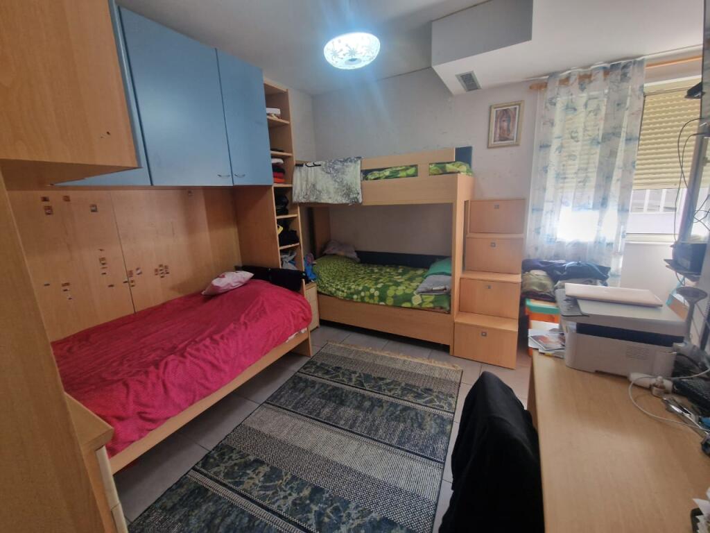 Shitet apartament 3+1+2 tualete+garazhd te mbyllur ne Fresk