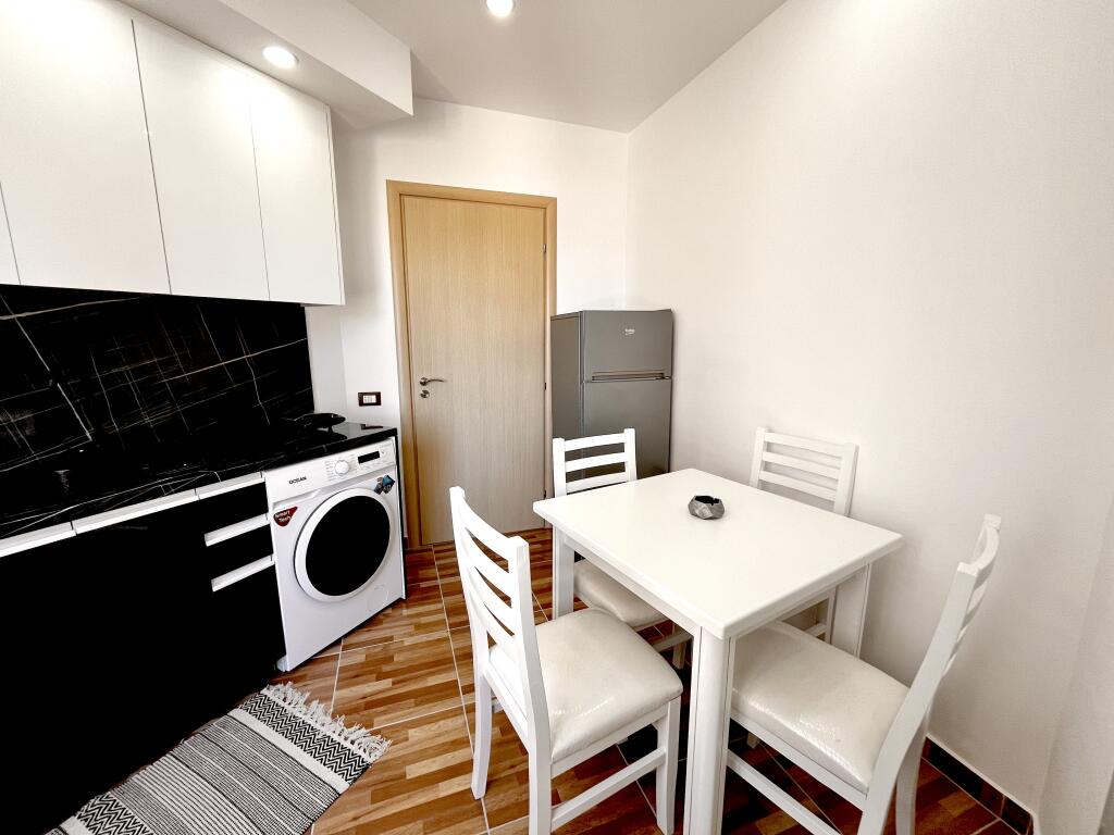 BIZNES MENAXHIMI APARTAMENTESH TURISTIKE ME QIRA – MUNDËSI E SHKËLQYER!