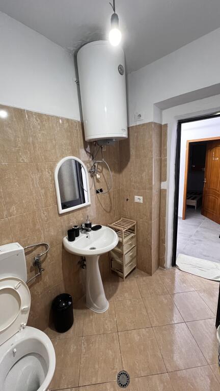 Jepet me qera Apartament 1+1 65m2 Laprake