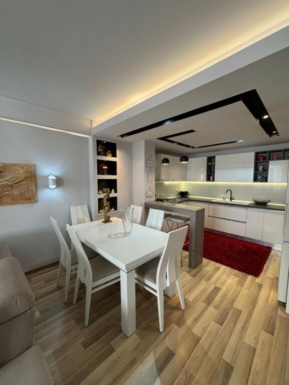 Jepet me qera Apartamenti 2+1, Qender , Rruga Sulejman Pasha ,  800 euro