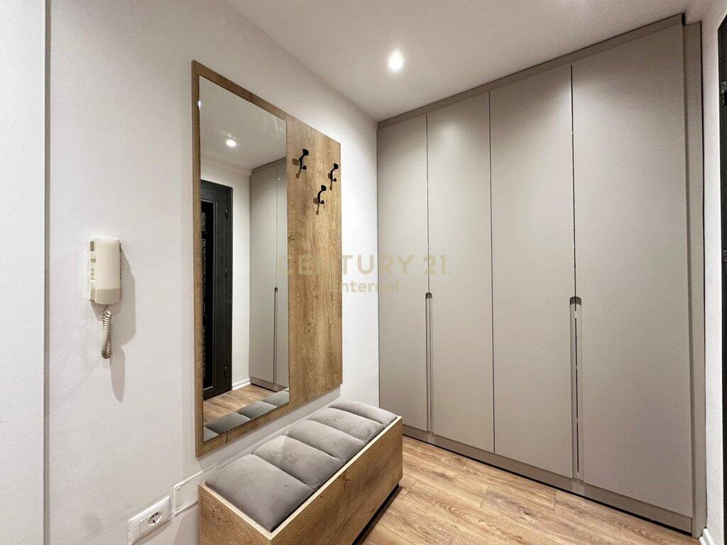 Jepet me qera apartment luxoz 2+ 1 te Bulevardit Zogu 1