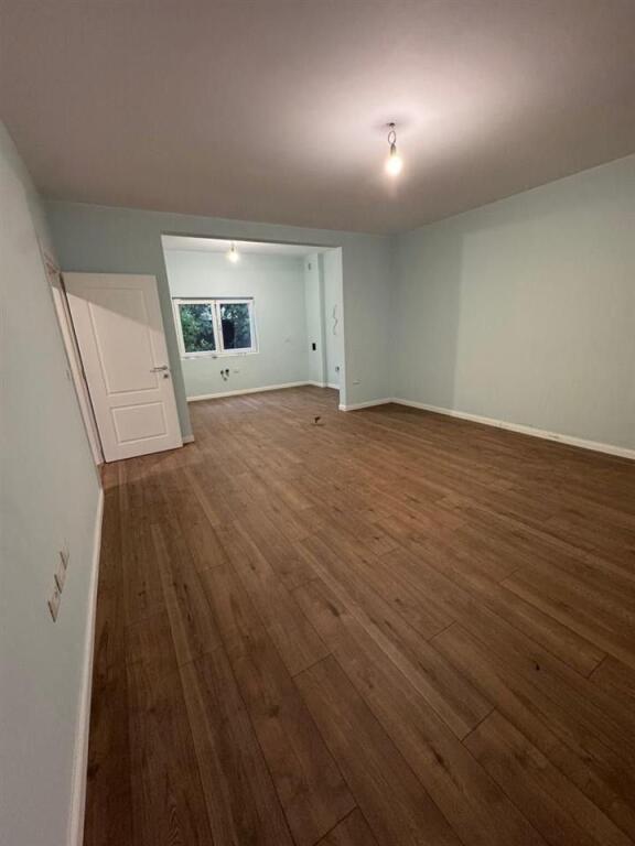 VILE ME QERA 3 KATESHE 220 M2 KOMBINAT 1500 EURO