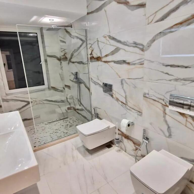 ZYRE ME QERA 120 M2 KAFE FLORA 900 EURO