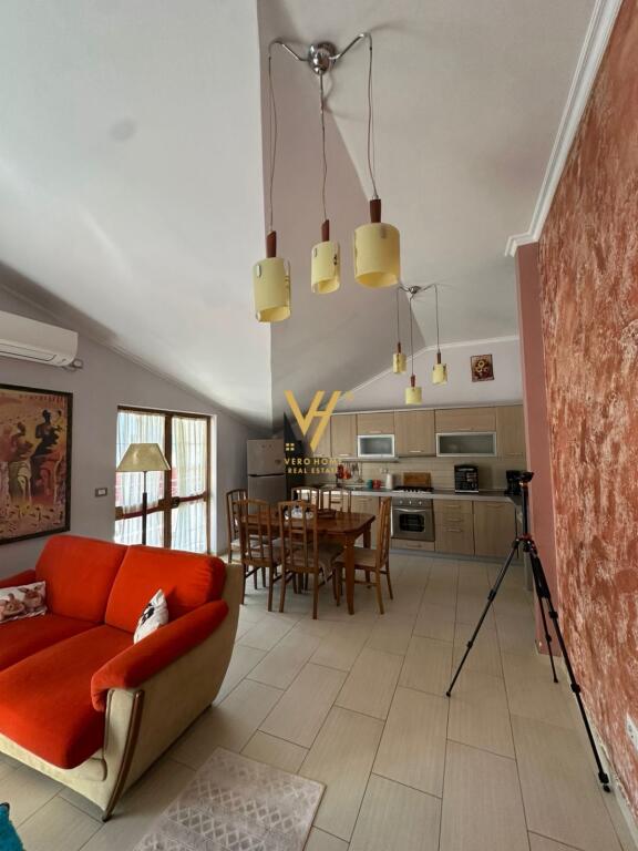 JEPET APARTAMENT 3+1 ME QIRA TE KOMUNA E PARISIT 1.000 EURO