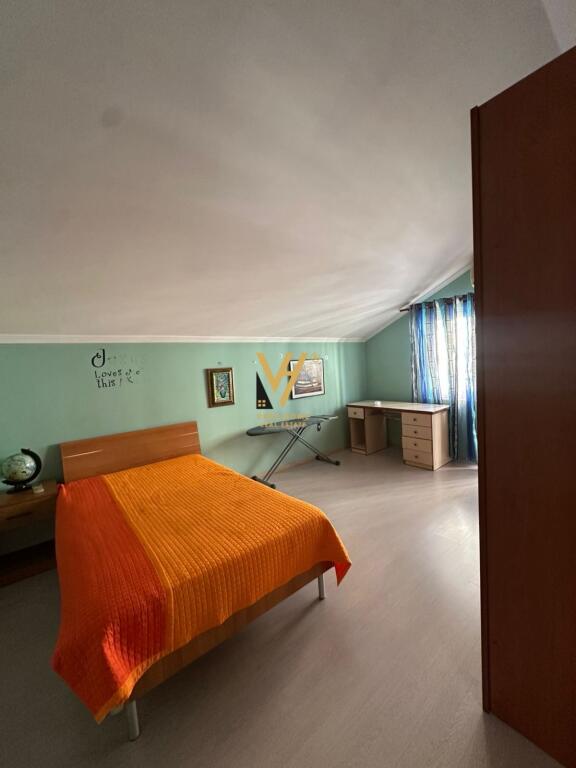 JEPET APARTAMENT 3+1 ME QIRA TE KOMUNA E PARISIT 1.000 EURO