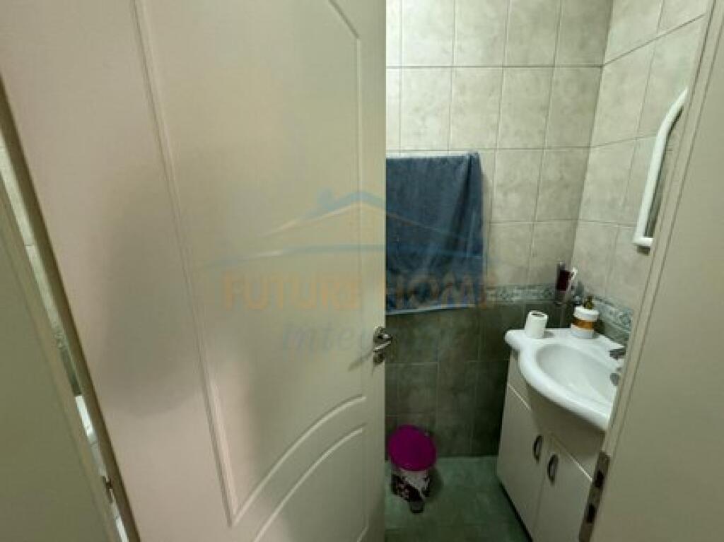 For sale, Apartment 3+1+2+Storage, Laprakë, Tirana.