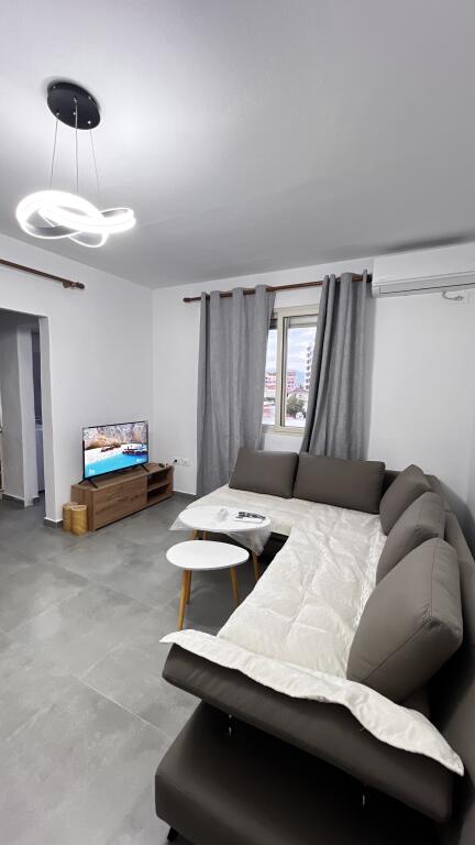 Jepet me qera Apartament 1+1 65m2 Laprake