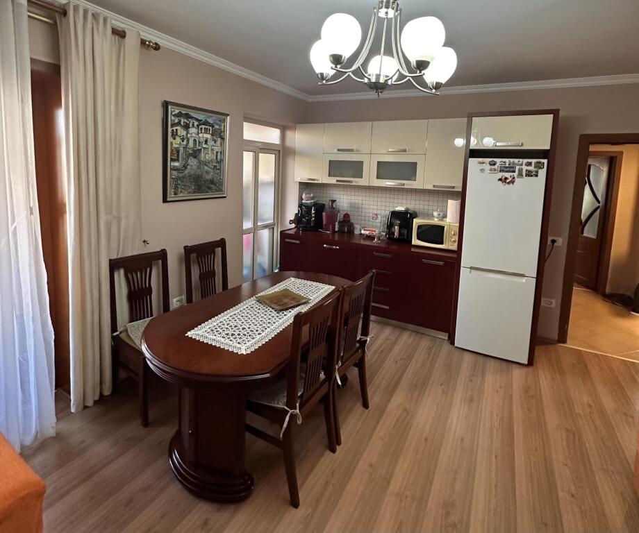 Shitet Apartament 4+1+2 tualete 📍Ali Dem ne rrugen Idriz Dollaku