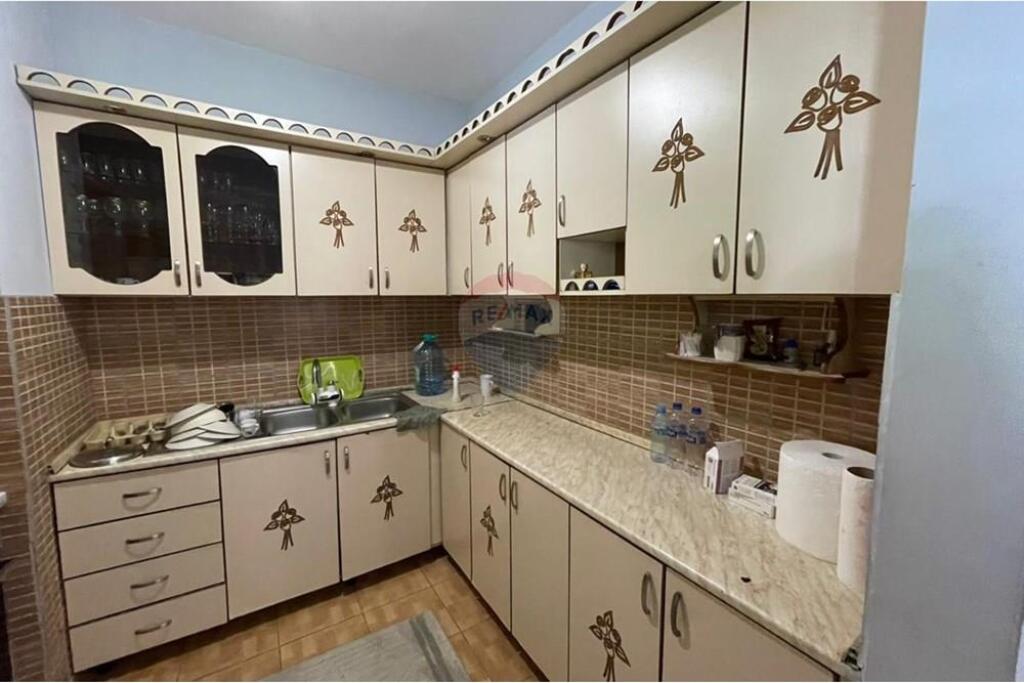 Apartament - Për Shitje - Rruga e Thesarit, Tiranë € 110,000