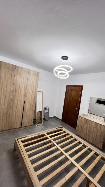 Jepet me qera Apartament 1+1 65m2 Laprake