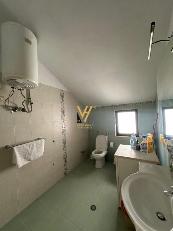 JEPET APARTAMENT 3+1 ME QIRA TE KOMUNA E PARISIT 1.000 EURO