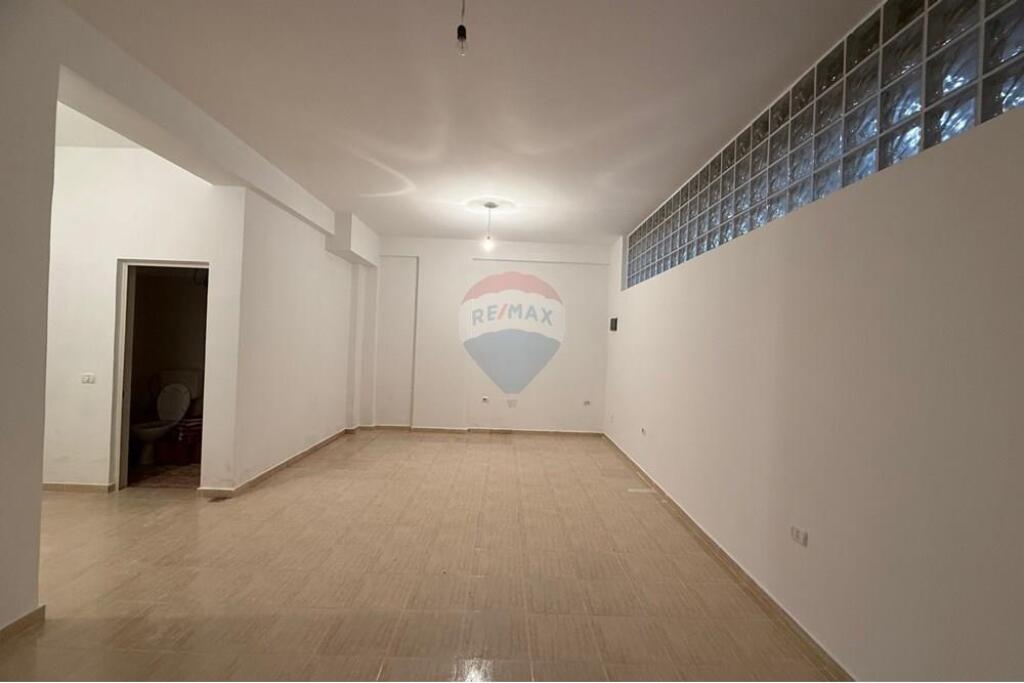 Commercial space for rent near Selvise !