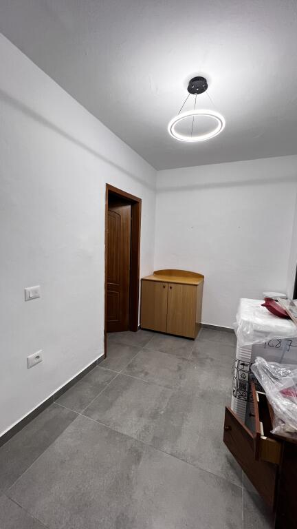 Jepet me qera Apartament 1+1 65m2 Laprake