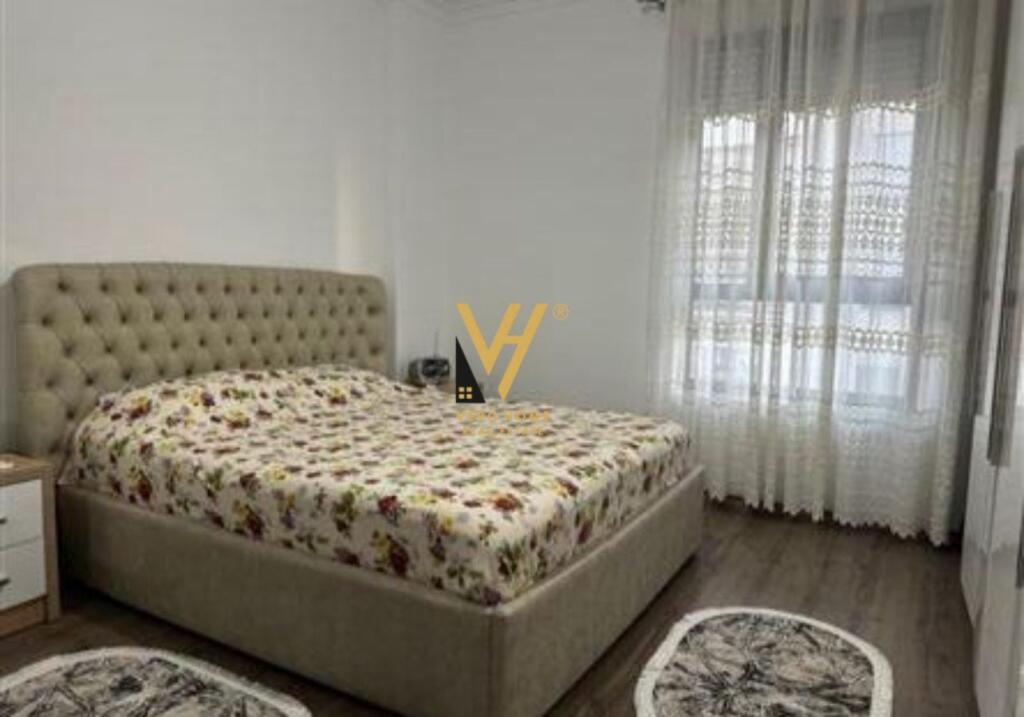 SHITET APARTAMENT 2+1+BLK TE KINOSTUDIO 180.000 EURO