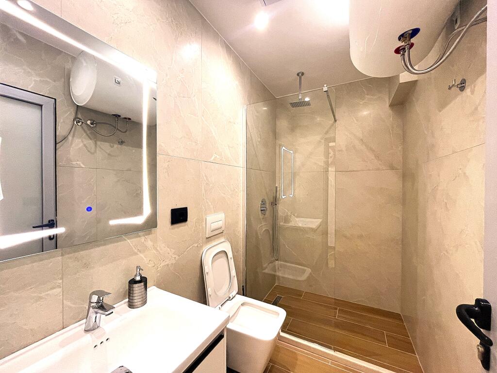 BIZNES MENAXHIMI APARTAMENTESH TURISTIKE ME QIRA – MUNDËSI E SHKËLQYER!
