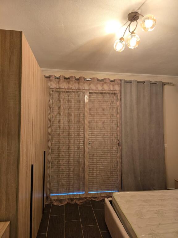 Jepet me qera apartament 3+1 te Bulevardi "Bajtam Curri",buze Lanes.