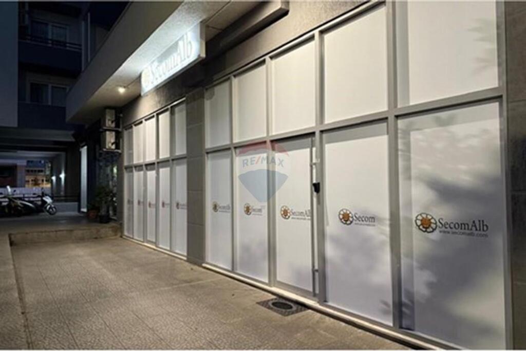 Shitet Dyqan te Komuna e Parisit, Kika 2 !