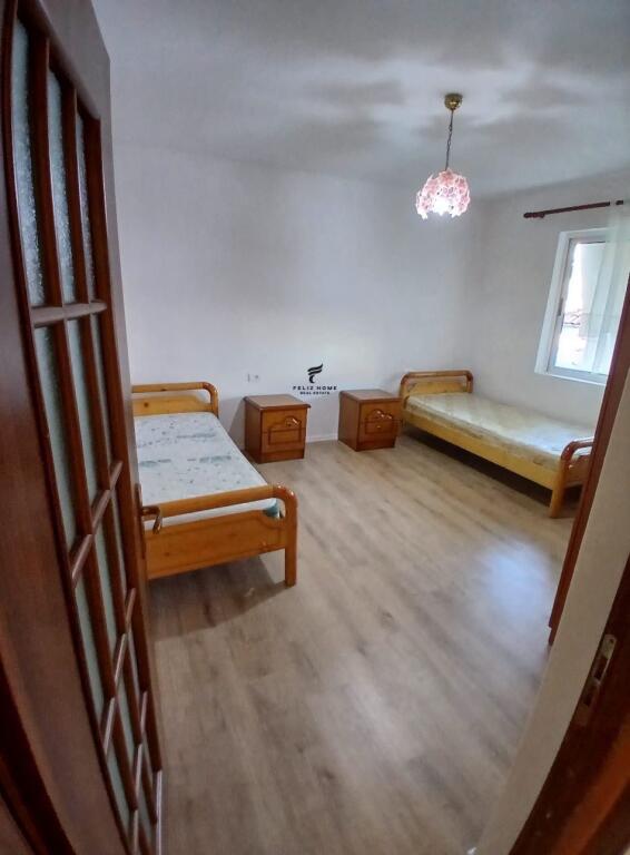 APARTAMENT ME QERA 2+1 SHKOLLA E BASHKUAR 45.000 LEKE