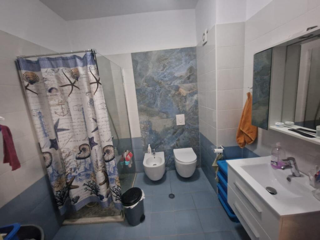 Shitet apartament 3+1+2 tualete+garazhd te mbyllur ne Fresk