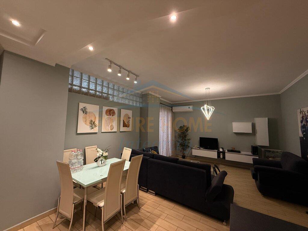 Shitet Apartament 2+1, Pazar i Ri