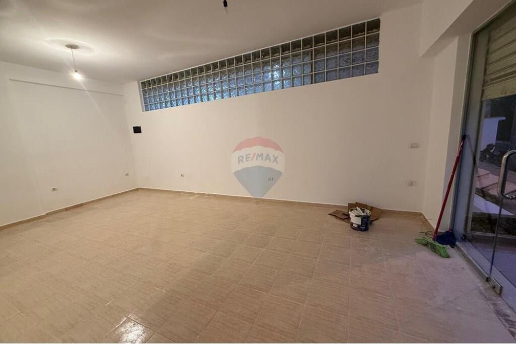Commercial space for rent near Selvise !