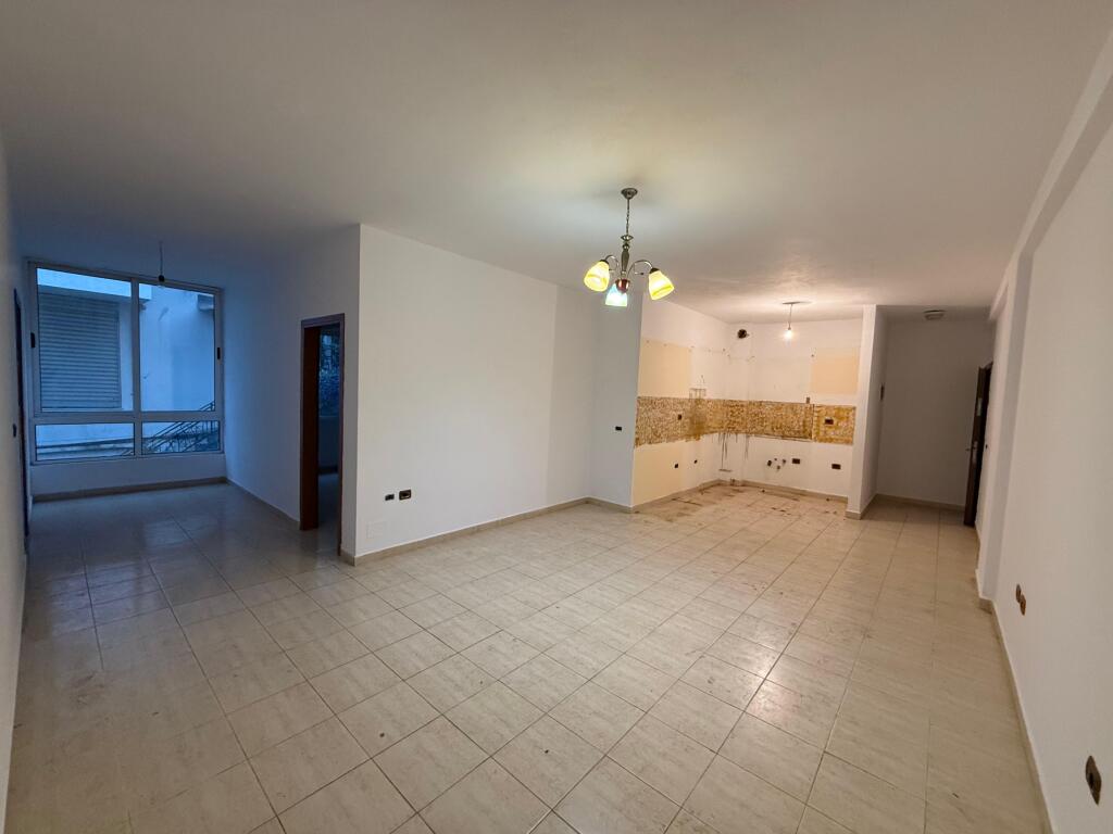 Shitet apartment 3+ 1 te mbi Kalimi Komunes 175 000