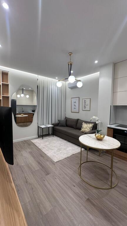 Jepet me qira 1+1 STACIONI I TRENIT 620€