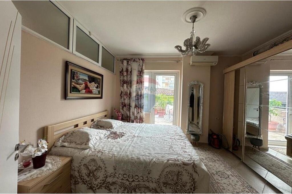 Shitet Apartament 2+1 pranë shkollës së baletit !