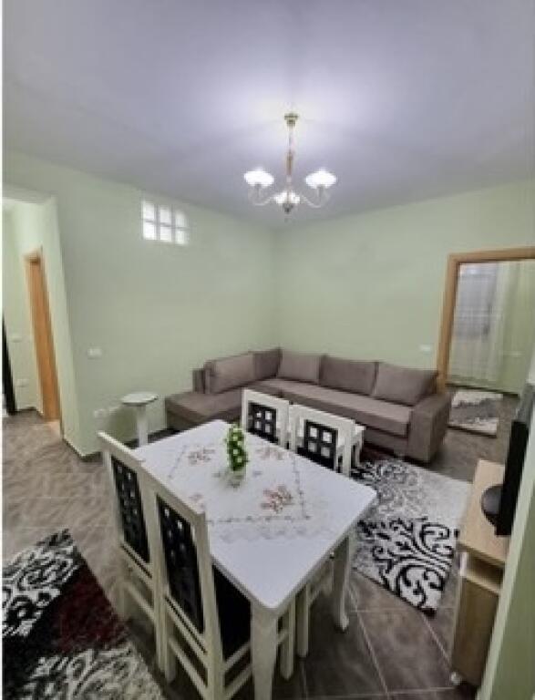 Shitet apartament 1+1 tek Rruga Peti, Liqeni i Thate!