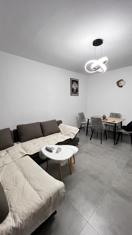 Jepet me qera Apartament 1+1 65m2 Laprake