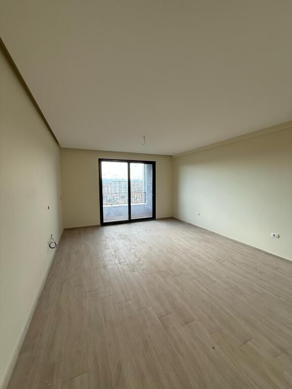 APARTAMENT 3+1 PER SHITJE PRANE BULEVARDIT TE RI