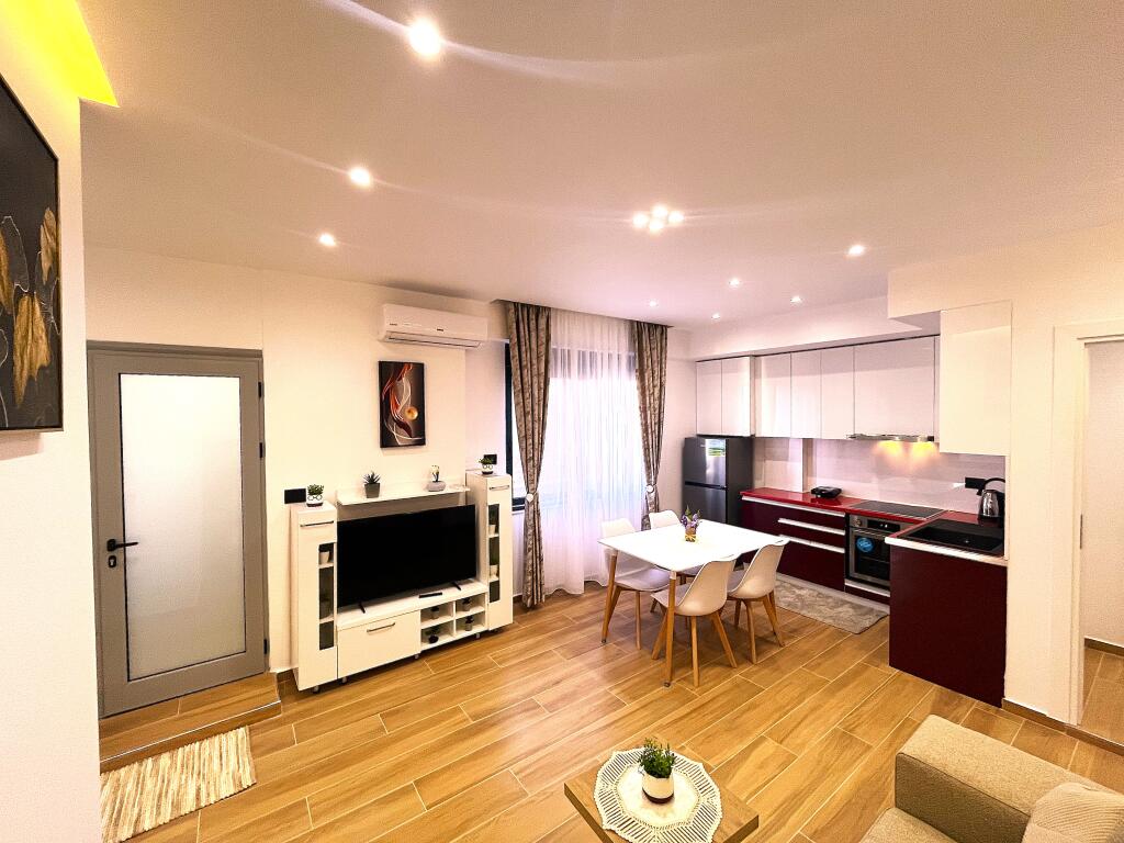 BIZNES MENAXHIMI APARTAMENTESH TURISTIKE ME QIRA – MUNDËSI E SHKËLQYER!