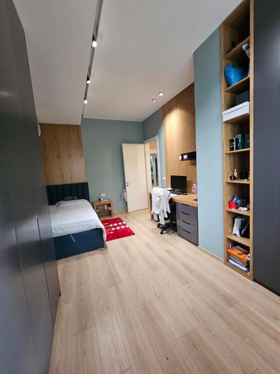 📍 SHITET APARTAMENT LUKSOZ 3+1+2 - Rruga Peti! 🏠✨