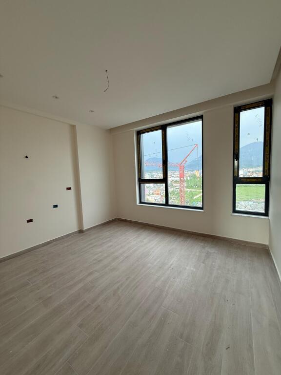 APARTAMENT 3+1 PER SHITJE PRANE BULEVARDIT TE RI