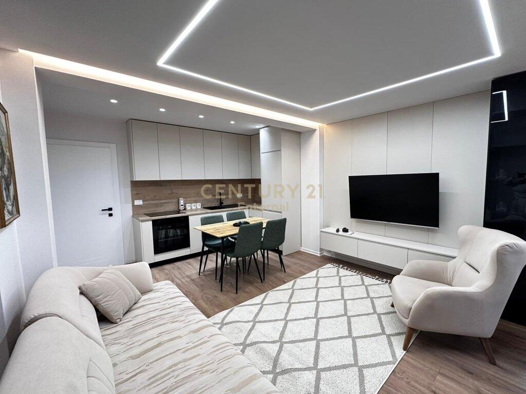 Jepet me qera apartment luxoz 2+ 1 te Bulevardit Zogu 1