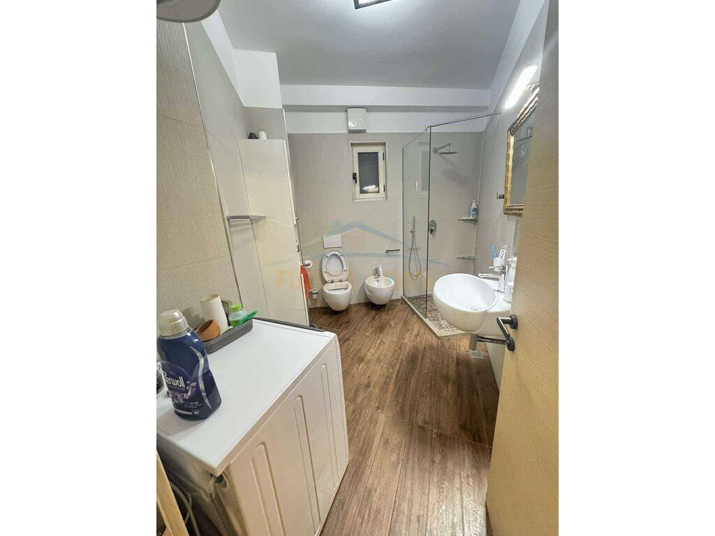 Me qera, Apartament 2+1, Unaza e Re.