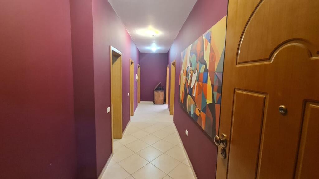 2+1,te rruge e kavajes te kisha katolike,cmimi 750 euro