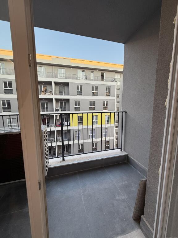 Jepet me qera apartament luksoz te UNIVERS CITY prane QTU.