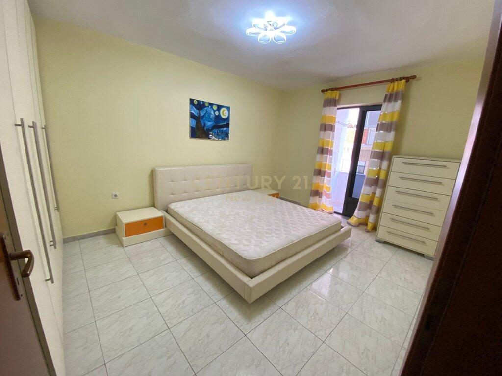 JEPET APARTAMENT 2+1 ME QIRA NE QENDER TE DURRESIT!