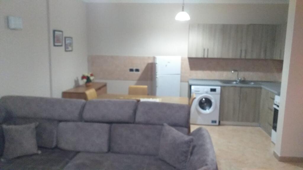 JEPET APARTAMENT ME QIRA- , BLLOK